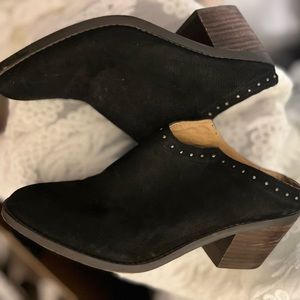 LUCKY Brand sz 8 Black, Silver Studs, Chunky Heel 2.5”, Leather, Clogs, Mules